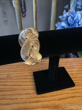 Gorgeous stretch bracelet Gold-Tone Woven Knot Bracelet